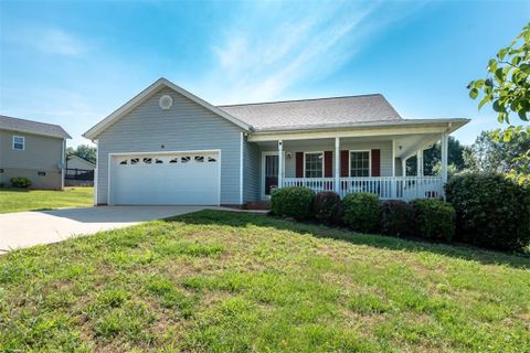 3720 Serenity Drive sold home in Melrose Place, Hickory, NC