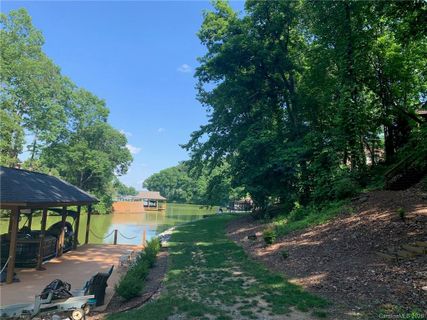 215 Fairmont Drive sold home in Dogwood Shores, Shelby, NC