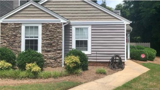 1823 Fairlawn Court