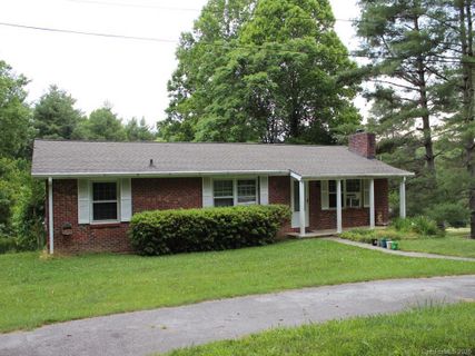137 Amble Lane sold home in Hodge Hill Acres, Fletcher, NC