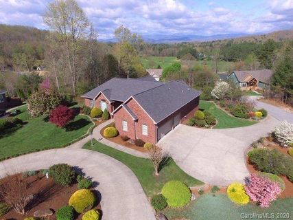 28 Tudor Crescent Court sold home in Laurel Oaks, Hendersonville, NC