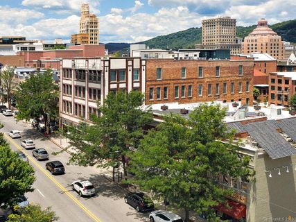 52 Biltmore Avenue 102 sold home in Oxford Place, Asheville, NC