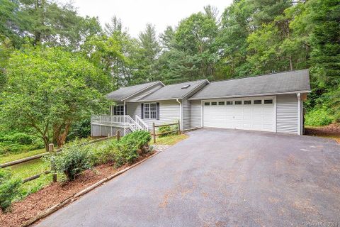 28 Blueberry Lane sold home in Byers Park, Fairview, NC