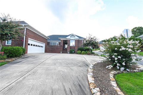 1202 Nw Greenside Drive