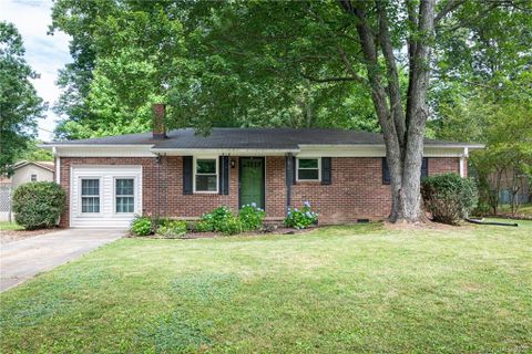 12 Woodhaven Drive sold home in Mountain Heights, Arden, NC