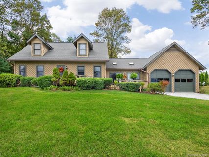 100 Forest Park Drive sold home in Forest Hills, Hendersonville, NC