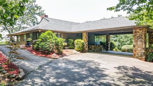 305 Eagles Walk