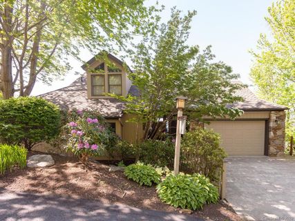 450 Rhododendron Lane