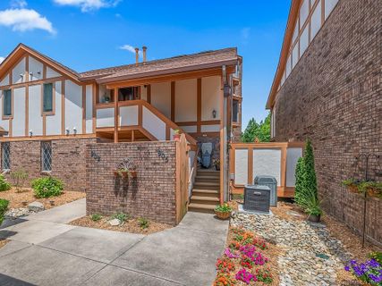 905 Fleetwood Plaza