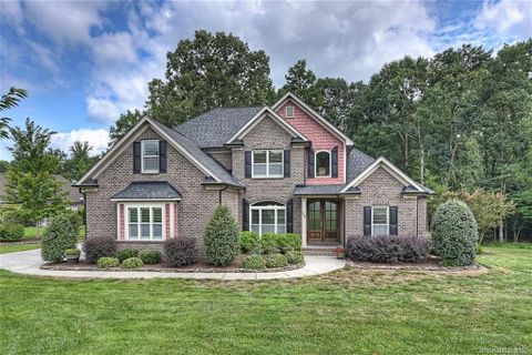 740 Arrow Point Lane