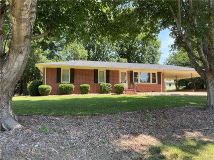 315 Brookwood Drive sold home in Woodbrook, Salisbury, NC