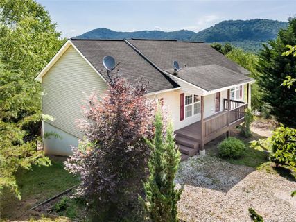 209 Jd Trail sold home in Meadows Of Enka, Candler, NC