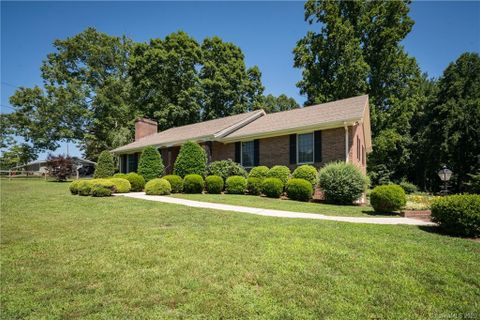 271 Whispering Hills Drive