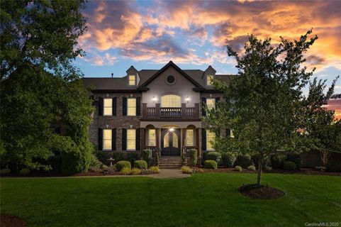 705 Wandering Way Drive