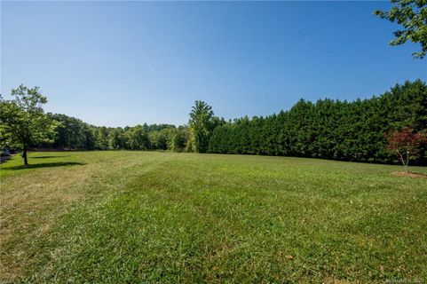 275 Seven Springs Loop