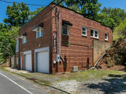 915 Riverside Drive sold home in Chestnut Ridge, Woodfin, NC
