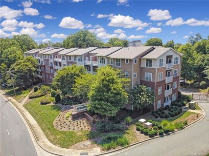 1000 E Woodlawn Road 111