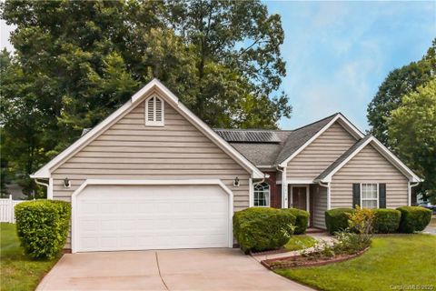 7411 Sarnia Place sold home in Hubbard Woods, Charlotte, NC
