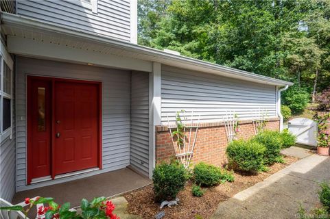 114 Lakeview Court