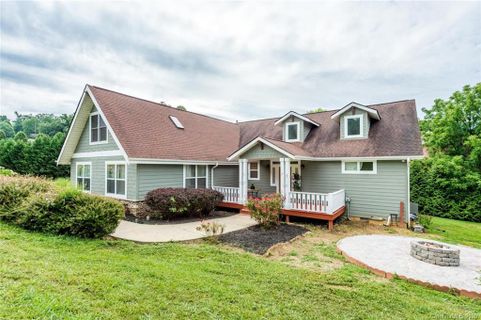 17 Woods Crossing Way sold home in Jupiter Hills, Weaverville, NC
