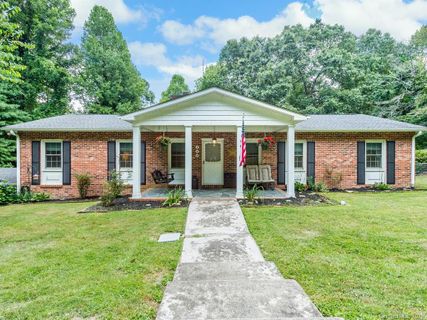 143 Beechwood Circle sold home in Fleetwood Estates, Hendersonville, NC