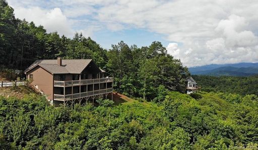 370 Ben Nevis Road sold home in Highland Forest, Brevard, NC