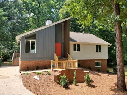 2035 Knickerbocker Drive