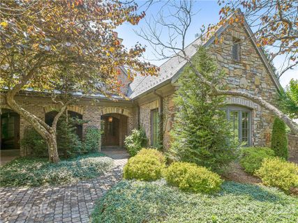 16 Golfside Court