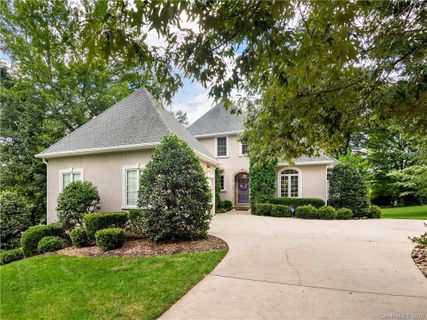 105 Mistletoe Trail