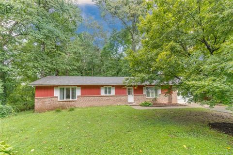 912 Ashley Lane sold home in Glynwood, Hendersonville, NC