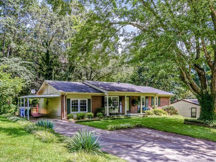 9 W Maple Drive