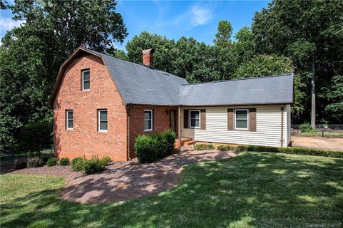 4240 Brookwood Road sold home in Carol Ann Woods, Charlotte, NC