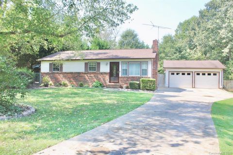 1614 Gray Fox Road sold home in Whispering Pines, Iron Station, NC