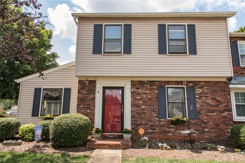 2705 N Center Street 12