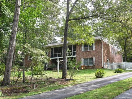 11 Arnie Drive sold home in Brooke Hills, Etowah, NC