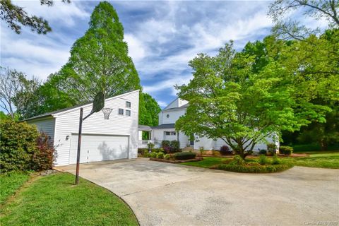Previously sold for $686,100