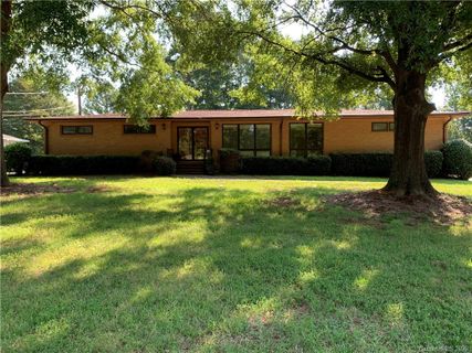 2711 Daleview Drive sold home in Woodsdale Acres, Charlotte, NC