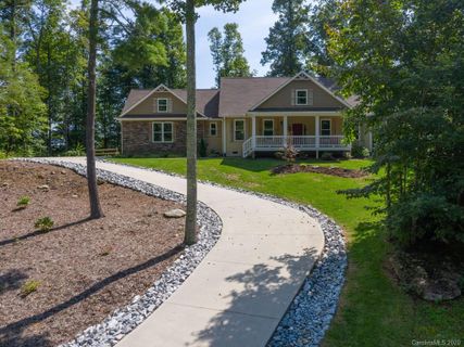579 Whites Lake Boulevard