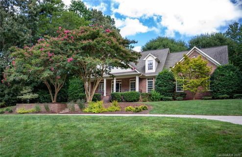 1046 Croyden Court