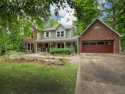 2 Quail Hollow Drive sold home in Quail Hollow, Arden, NC