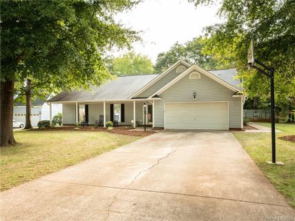 1029 Hawthorne Drive