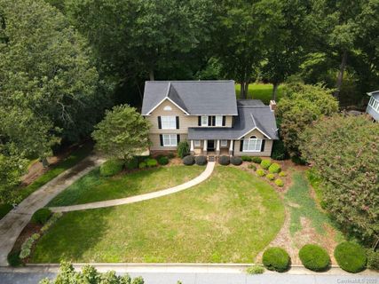 1041 10th Street Court sold home in The Pines, Hickory, NC