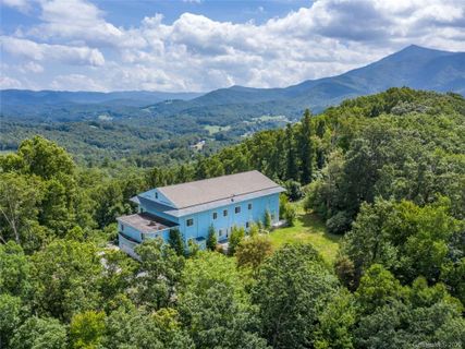 548 Thorncrest Drive sold home in Chestnut Hill Estates, Burnsville, NC