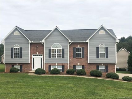 105 White Hall Lane sold home in Meadowcreek Estates, Hudson, NC