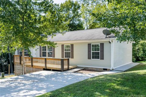 109 Tail Feather Lane sold home in Falconwood, Candler, NC