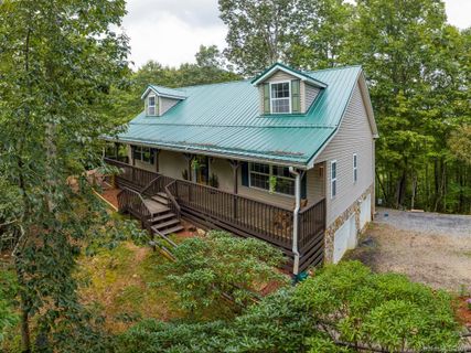 46 Michelle Lane sold home in Spring House Hills, Leicester, NC