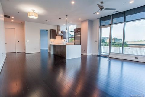 1100 Metropolitan Avenue 314