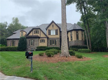 1212 Parkhill Court