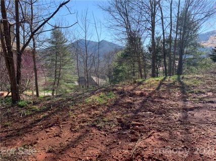 200 Hawks Crest Drive sold home in Quail Ridge, Waynesville, NC