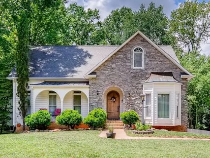 6815 Loretta Place